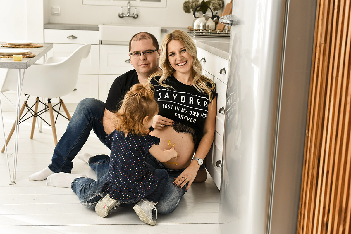 newborn natural light pictures in home